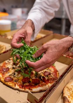 Pizzería La Plaza, pizza italiana para llevar en Mahón (27)