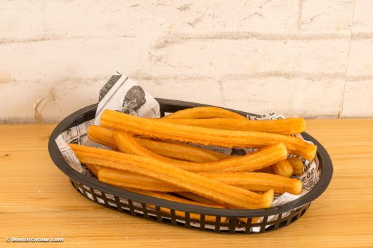 Churros, frituras y repostería de Fritha, churrería y freiduría en Mahón (16)