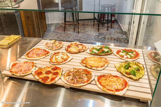 Pizzería La Plaza, pizza italiana para llevar en Mahón (29)