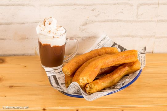 Churros, frituras y repostería de Fritha, churrería y freiduría en Mahón (20)