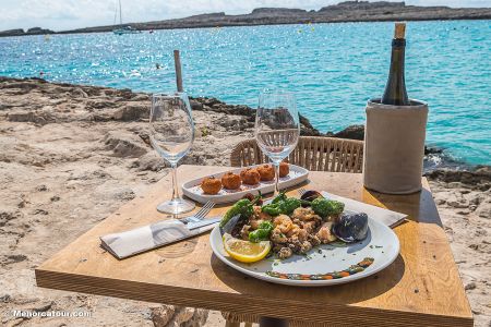 Bucaneros Binibeca, chiringuito en la playa de Binibeca, Menorca