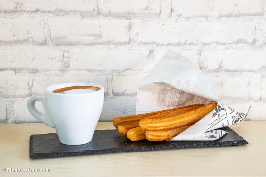 Churros, frituras y repostería de Fritha, churrería y freiduría en Mahón (2)