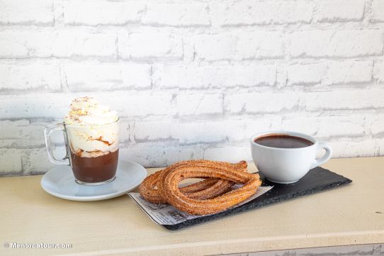Churros, frituras y repostería de Fritha, churrería y freiduría en Mahón (9)
