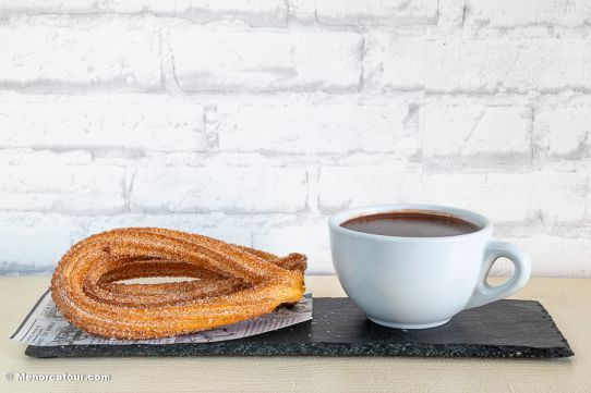Churros, frituras y repostería de Fritha, churrería y freiduría en Mahón (4)