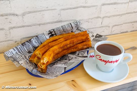 Churros, frituras y repostería de Fritha, churrería y freiduría en Mahón (26)